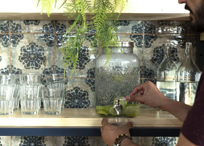 The House Baixa 旅馆 *