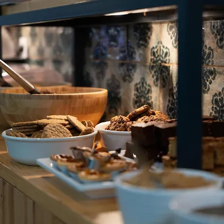 Vandrarhem The House Baixa *