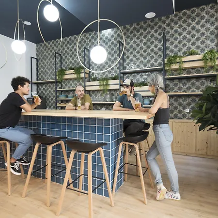 Vandrarhem The House Baixa *