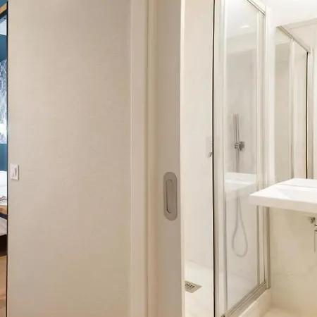 Vandrarhem The House Baixa *